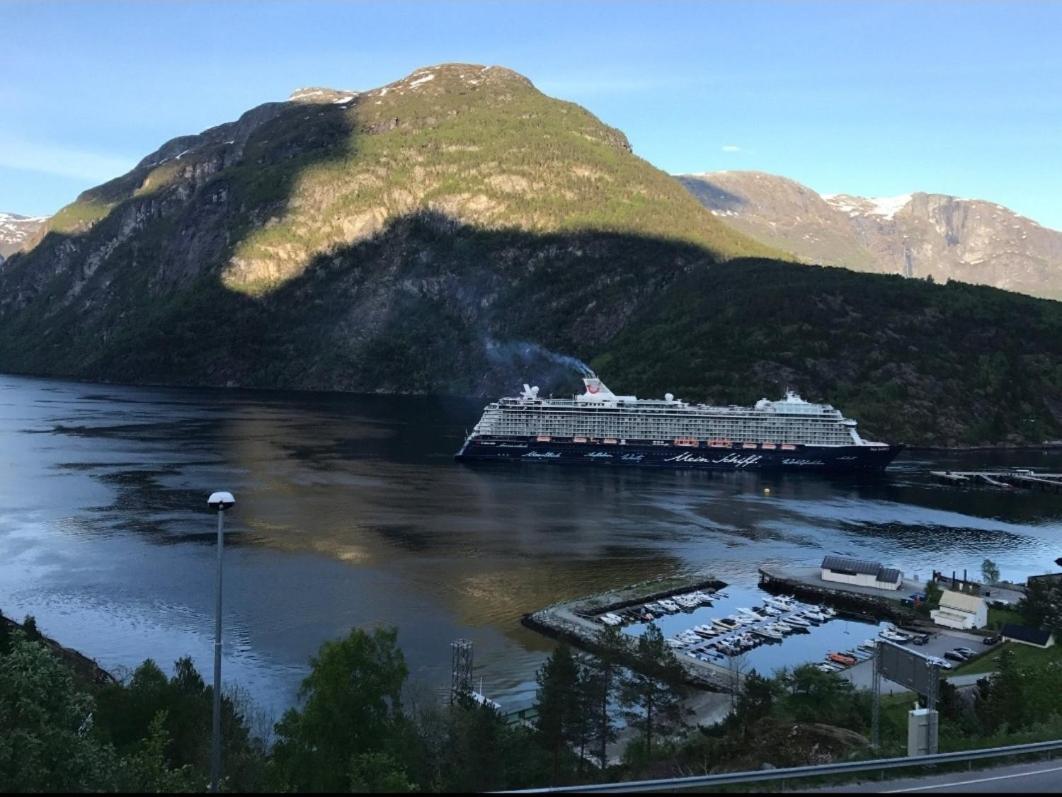 Dalen Apartment Stranda  Eksteriør bilde