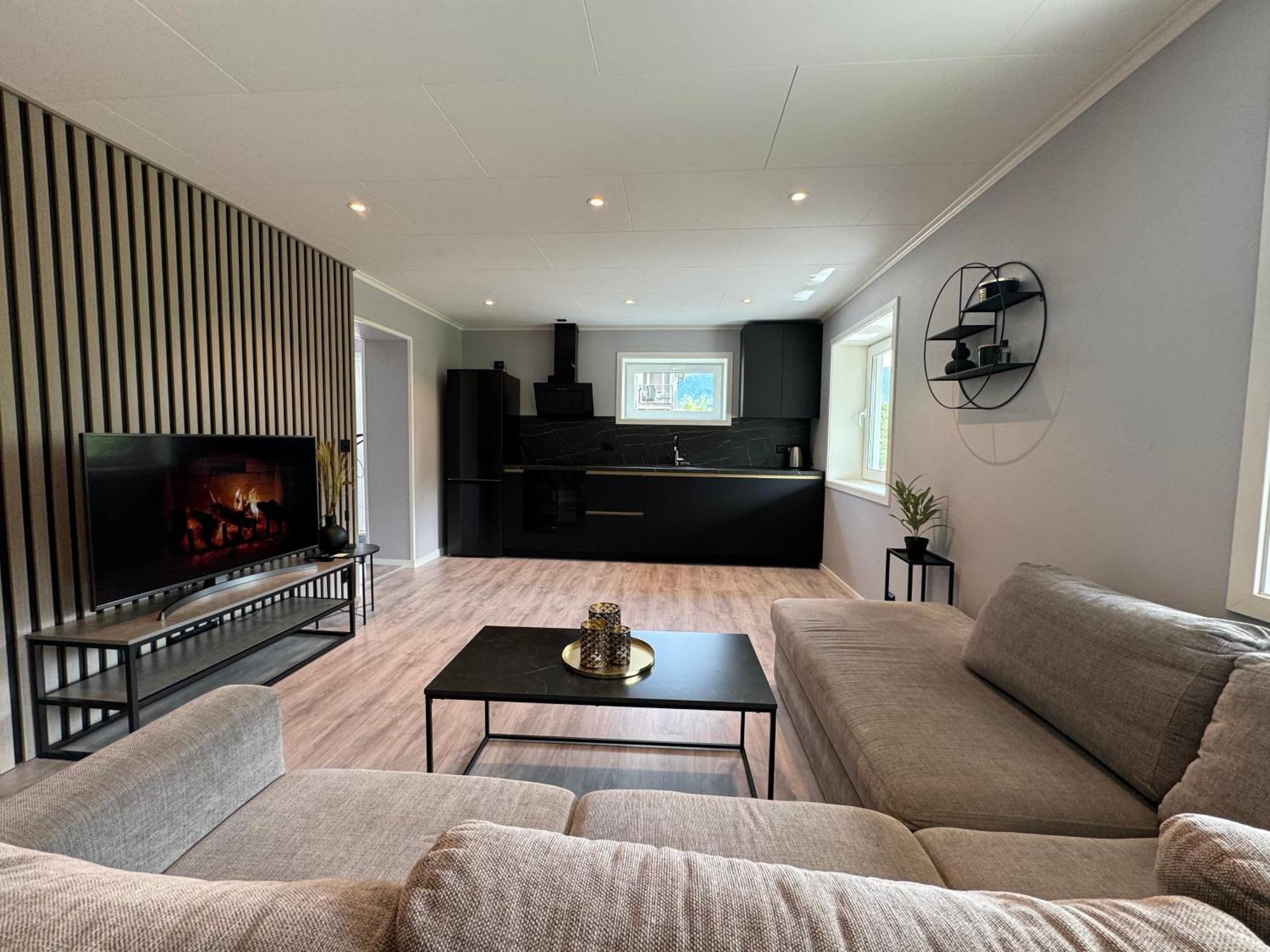 Dalen Apartment Stranda  Eksteriør bilde